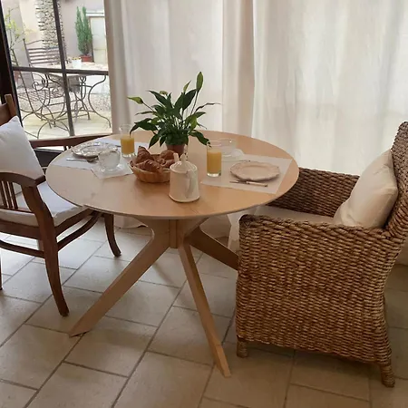 Le Clos Des Lavandes-luberon Bed and breakfast