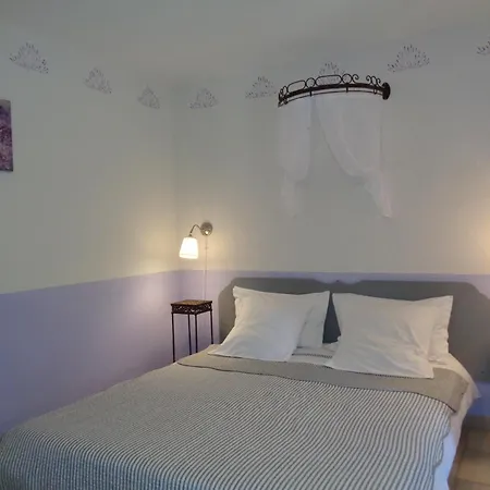 Bed and breakfast Le Clos Des Lavandes-luberon Lacoste (Vaucluse)
