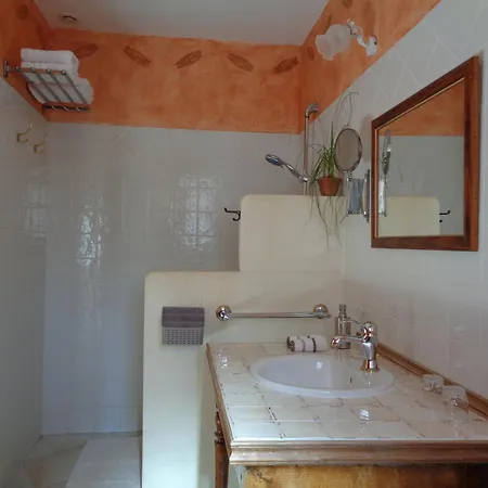 Le Clos Des Lavandes-luberon 3* Lacoste (Vaucluse)