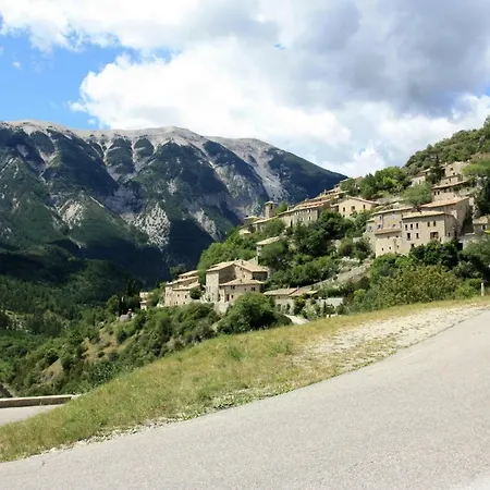 Le Clos Des Lavandes-luberon Bed and breakfast