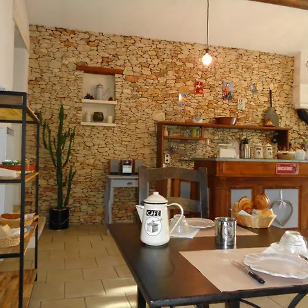 Clos Des Lavandes - Et De Charme Climatisees-luberon Bed & Breakfast Lacoste (Vaucluse)