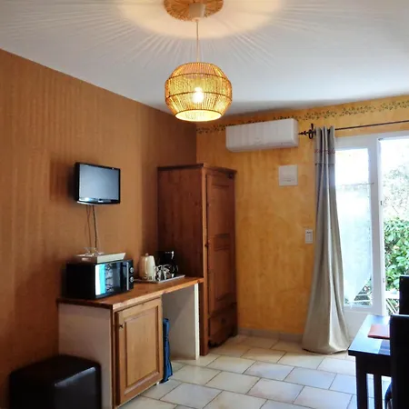 Clos Des Lavandes - Et De Charme Climatisees-luberon Bed & Breakfast Lacoste (Vaucluse)